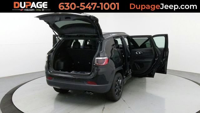 Used 2022 Black Jeep Latitude image 14