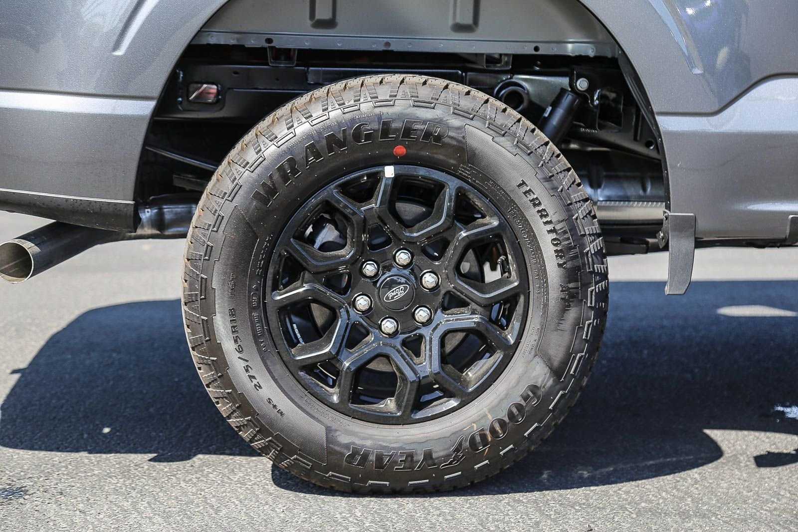 New 2026 Carbonized Gray Metallic Ford XLT image 9