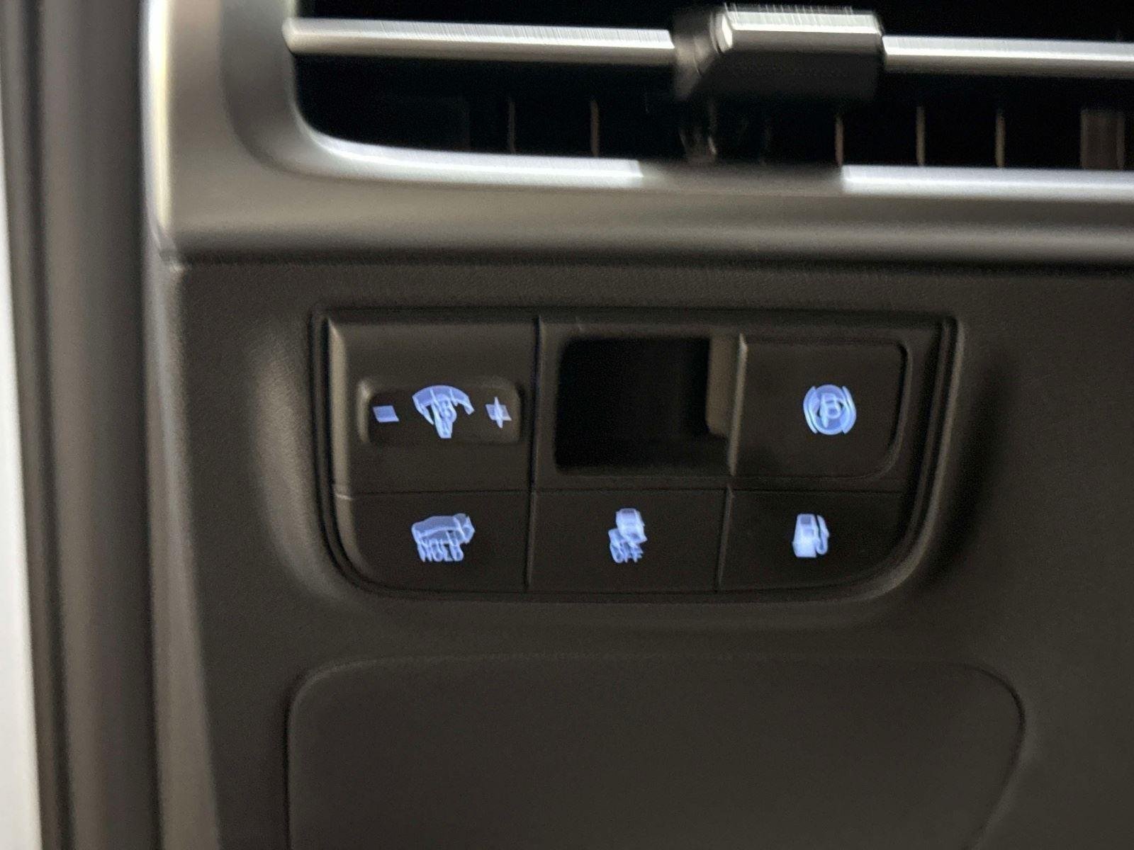 New 2025 Creamy White Pearl Hyundai SEL image 30