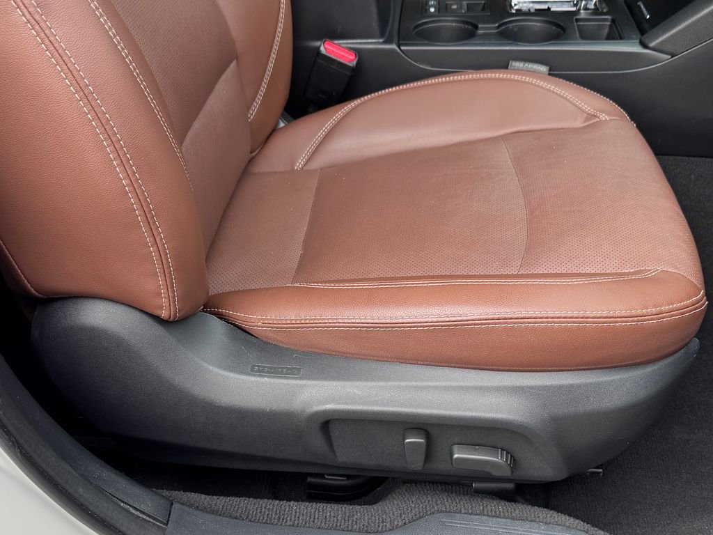 Used 2018 White Subaru 2.5i image 39