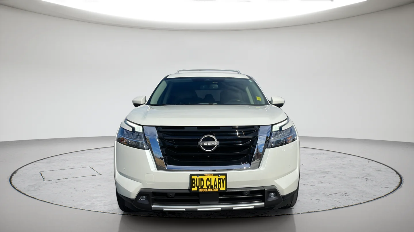 Used 2022 White Nissan SL image 8