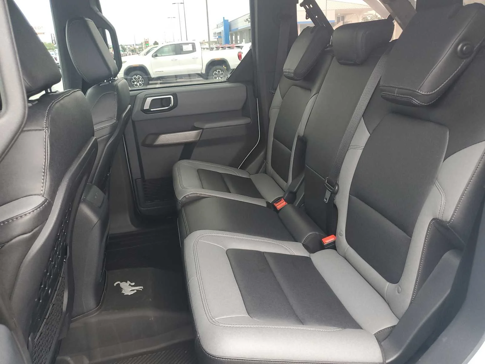 Used 2023  Ford Base image 23