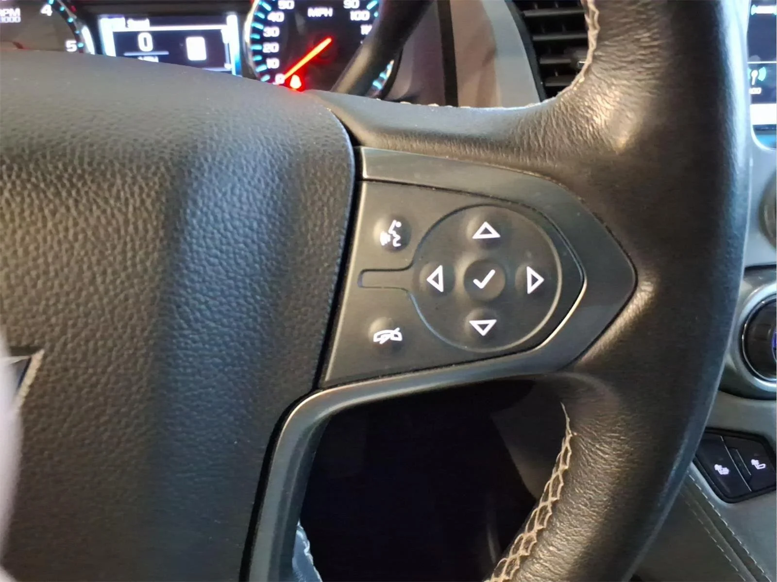 Used 2020 SUMMIT WHITE Chevrolet LT image 22