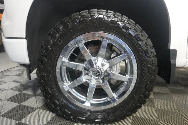 Used 2022 Iridescent Pearl Tricoat Chevrolet High Country image 10