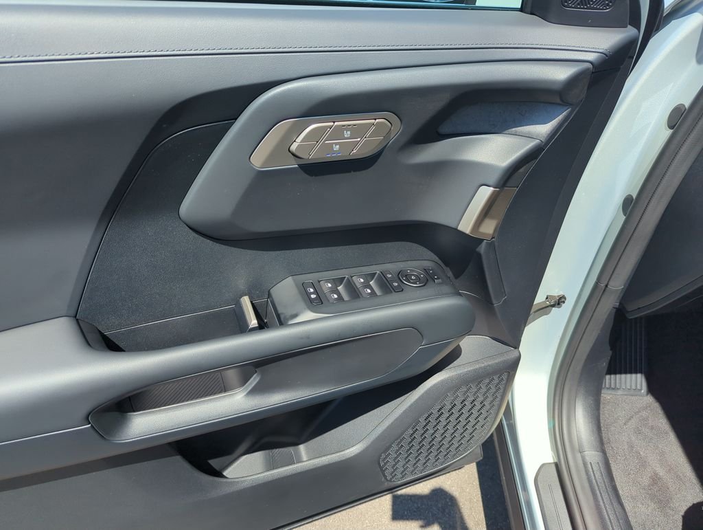 New 2027 Ivory Silver Kia EX image 19