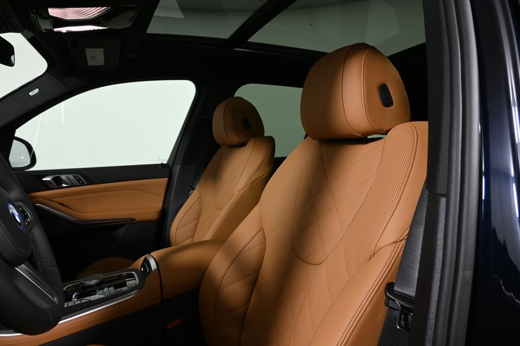 New 2026 Carbon Black Metallic BMW xDrive50e image 16