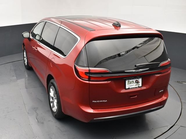 2026 Chrysler Pacifica Select - Photo 13