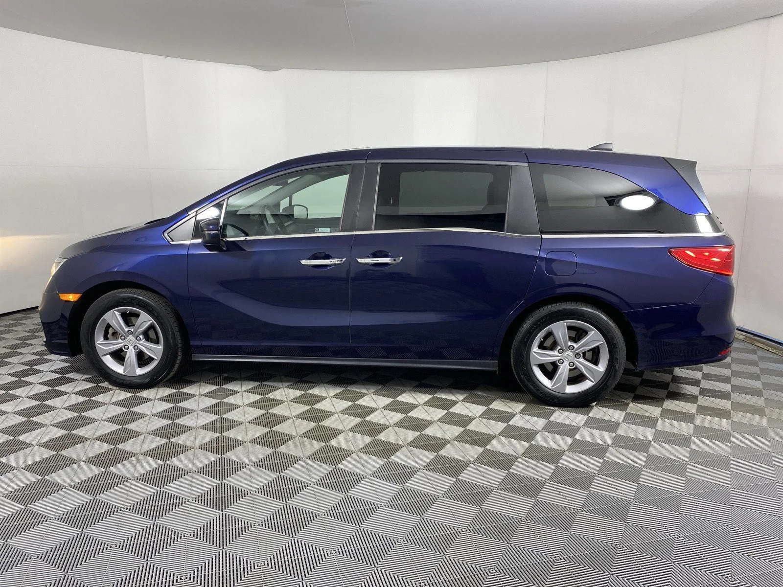 Used 2018 Obsidian Blue Pearl Honda EX-L image 4