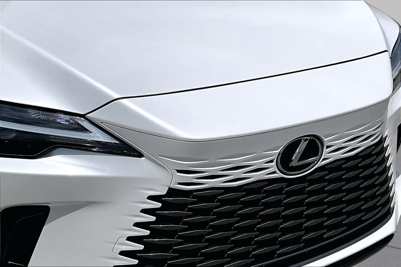 Used 2023 Eminent White Pearl Lexus Premium Plus image 30