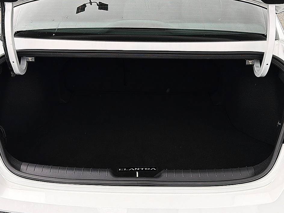 Used 2025 Serenity White Hyundai SEL Convenience image 26