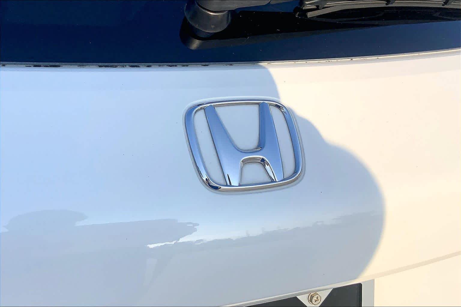 Used 2023 Platinum White Pearl Honda EX-L image 10