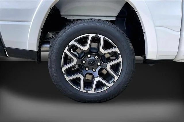 New 2026 Ivory White Tri-Coat Pearl-Coat Exterior Paint RAM LARAMIE image 34