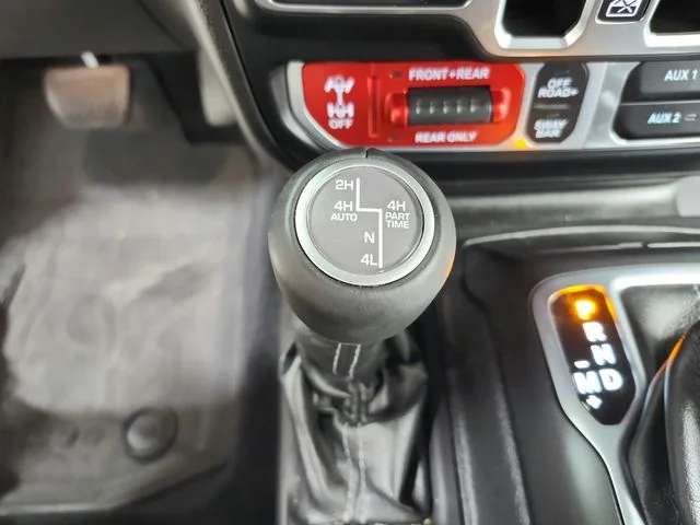 Used 2024 Silver Jeep Rubicon X image 27