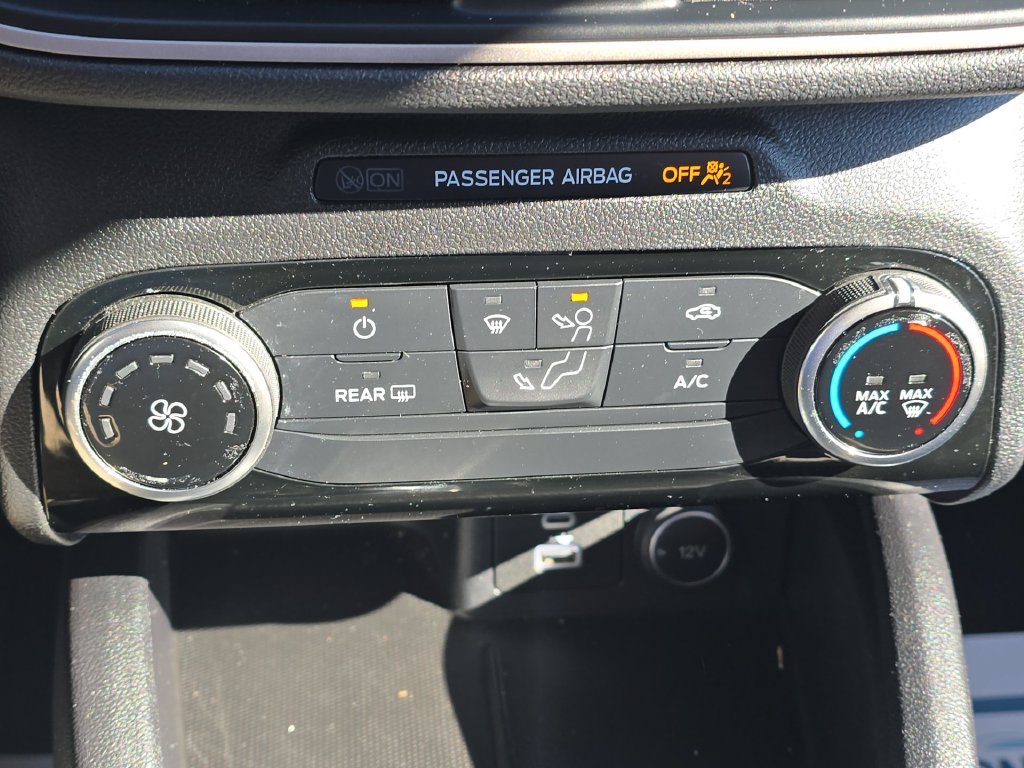 Used 2021 Black Ford SE image 19