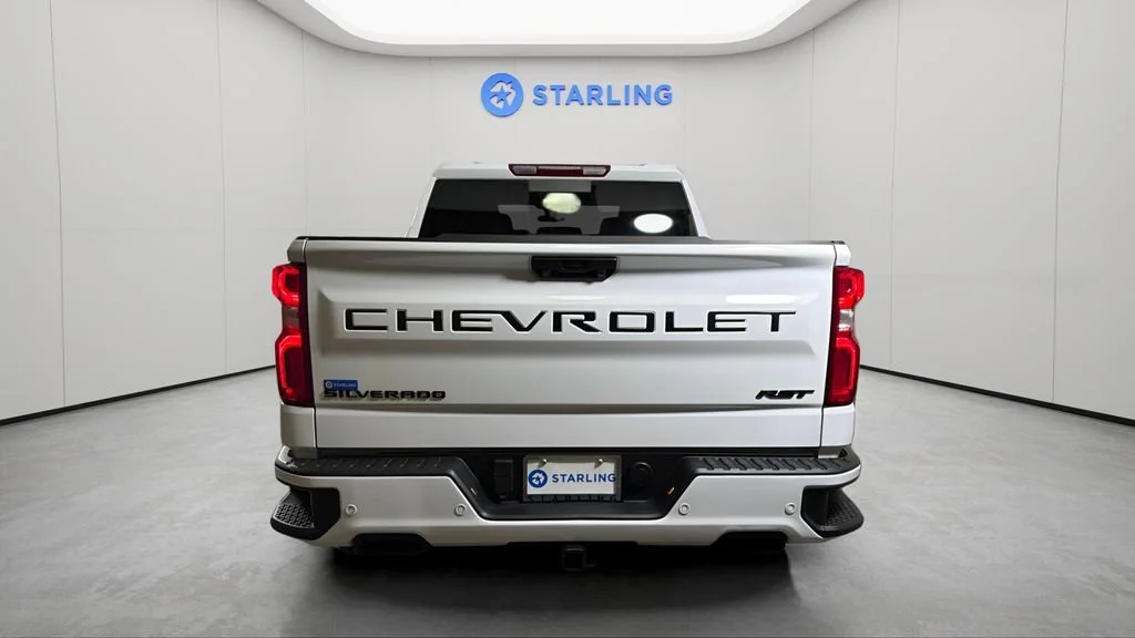 Used 2025 Summit White Chevrolet RST image 7