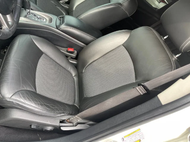 Used 2018 White Dodge Crossroad image 22