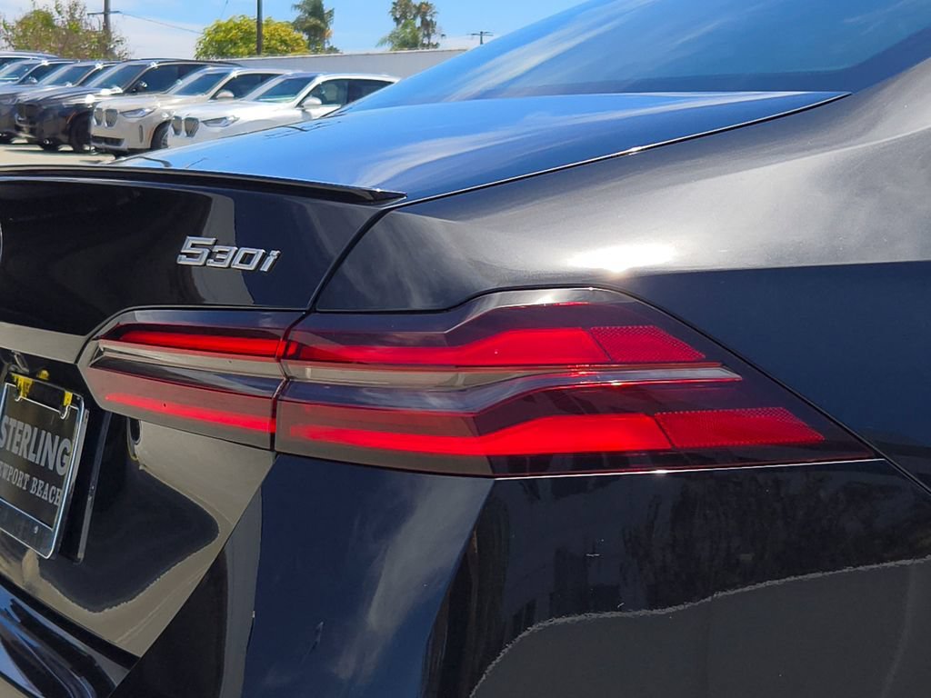 New 2026 Black Sapphire Metallic BMW 530i image 4