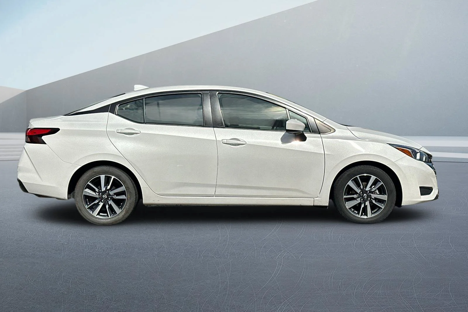Used 2024 Aspen White Nissan 1.6 SV image 3