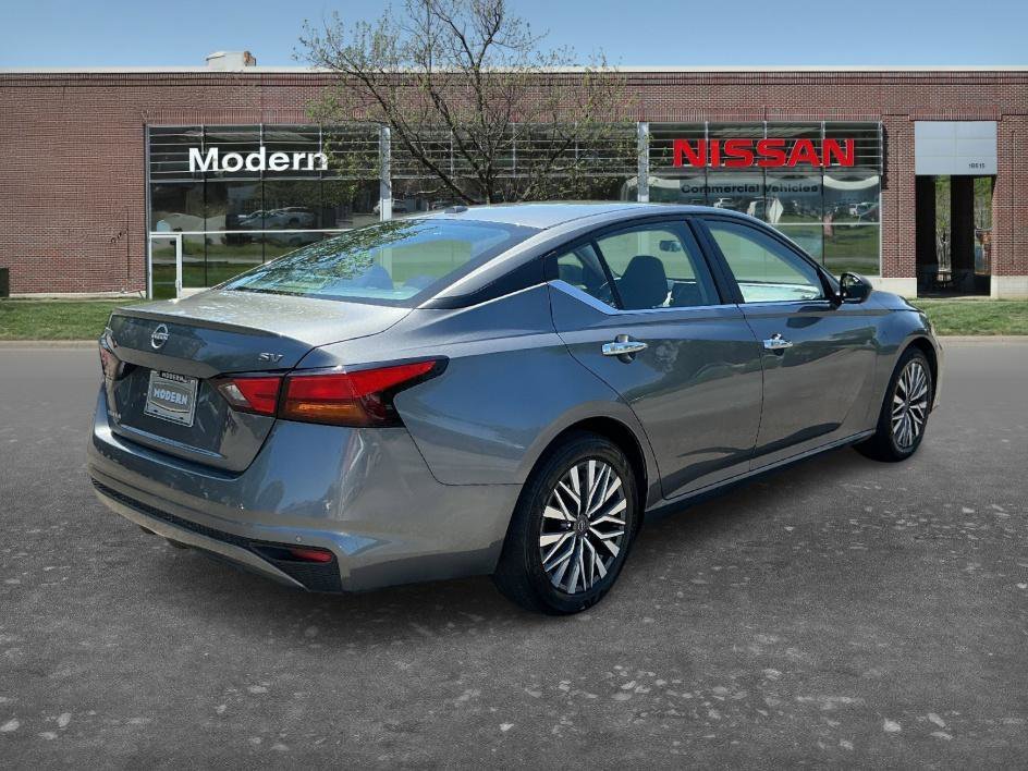 Used 2024 Gun Metallic Nissan 2.5 SV image 4