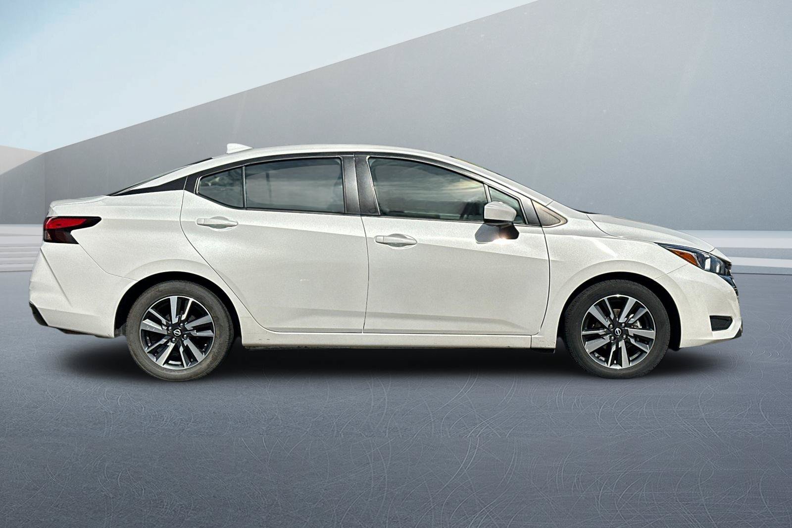 Used 2024 White Nissan 1.6 SV image 3