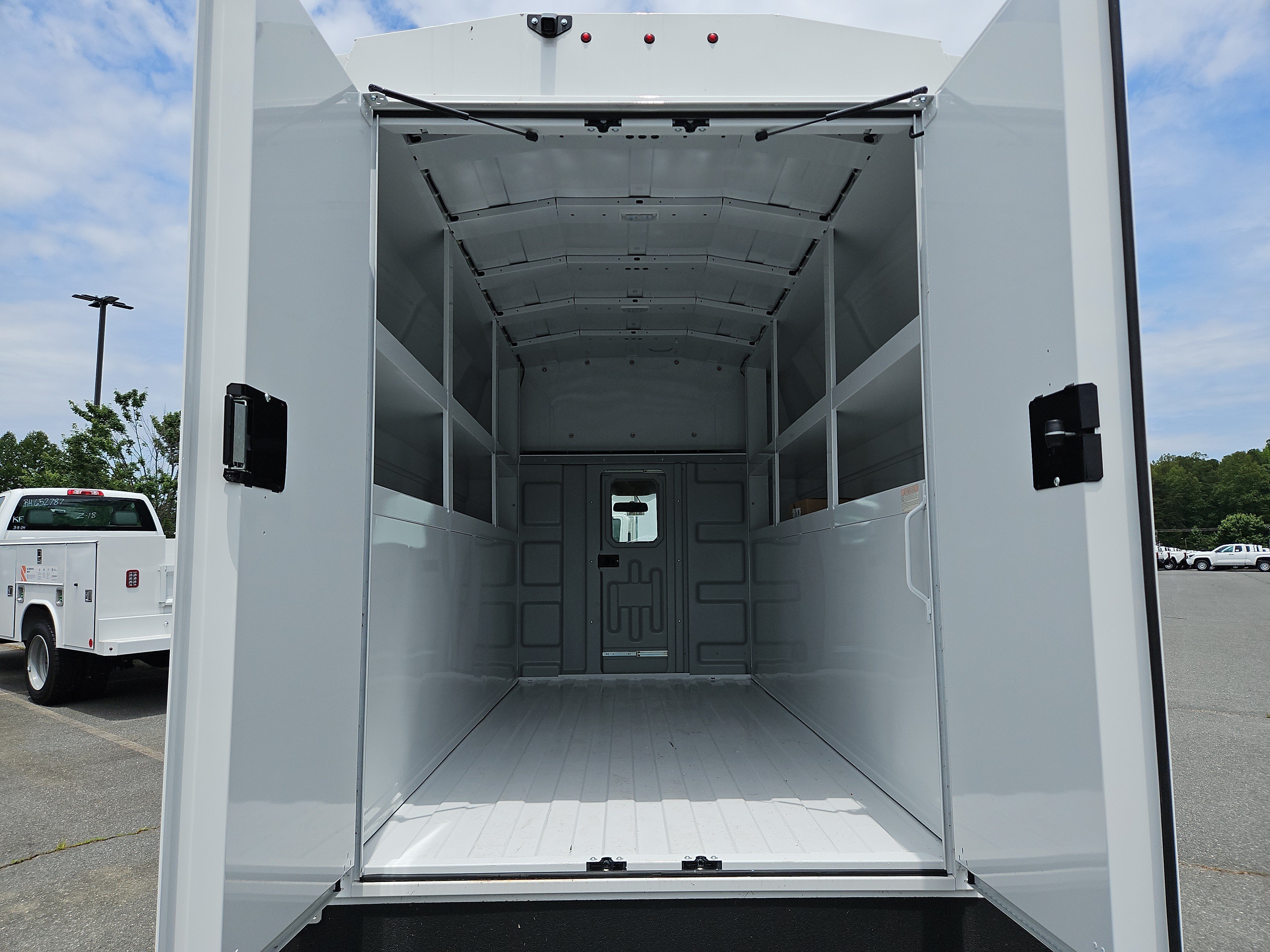 New 2025 Summit White Chevrolet 1WT image 20