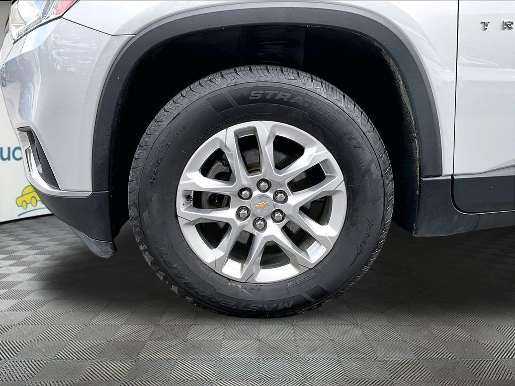 Used 2020 Silver Ice Metallic Chevrolet LT image 7
