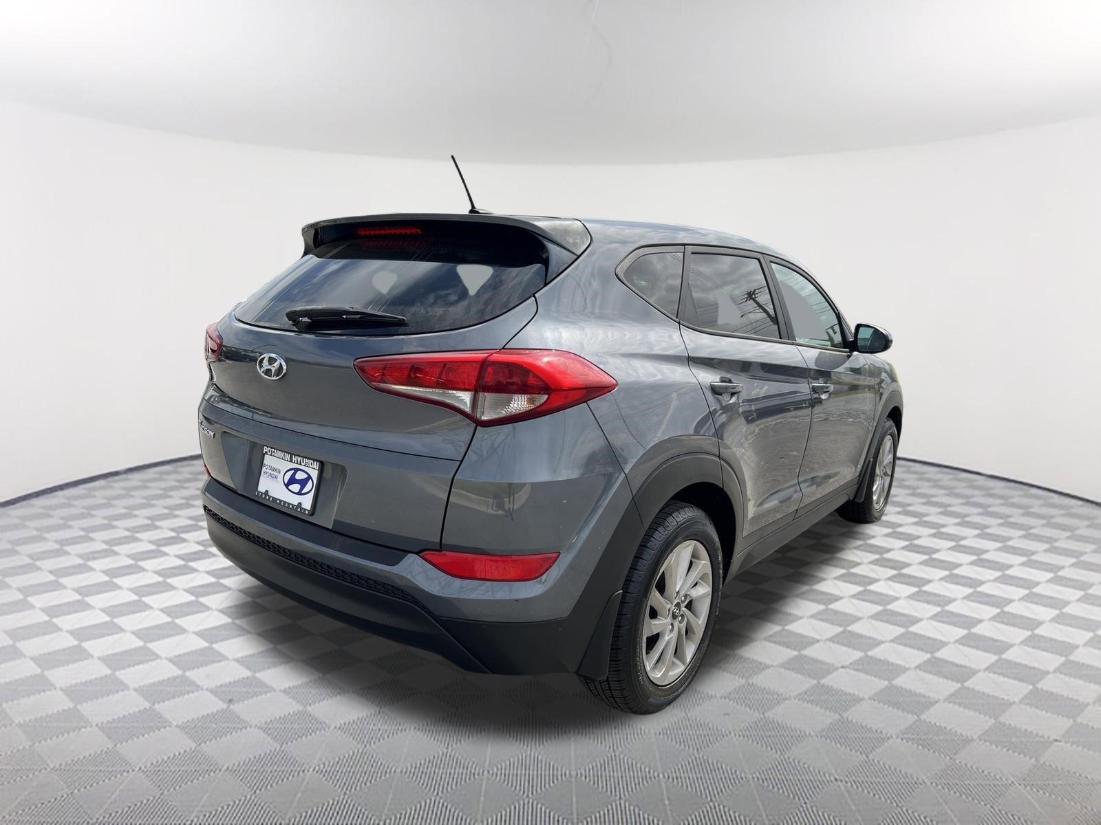 Used 2017 Coliseum Gray Hyundai  image 5