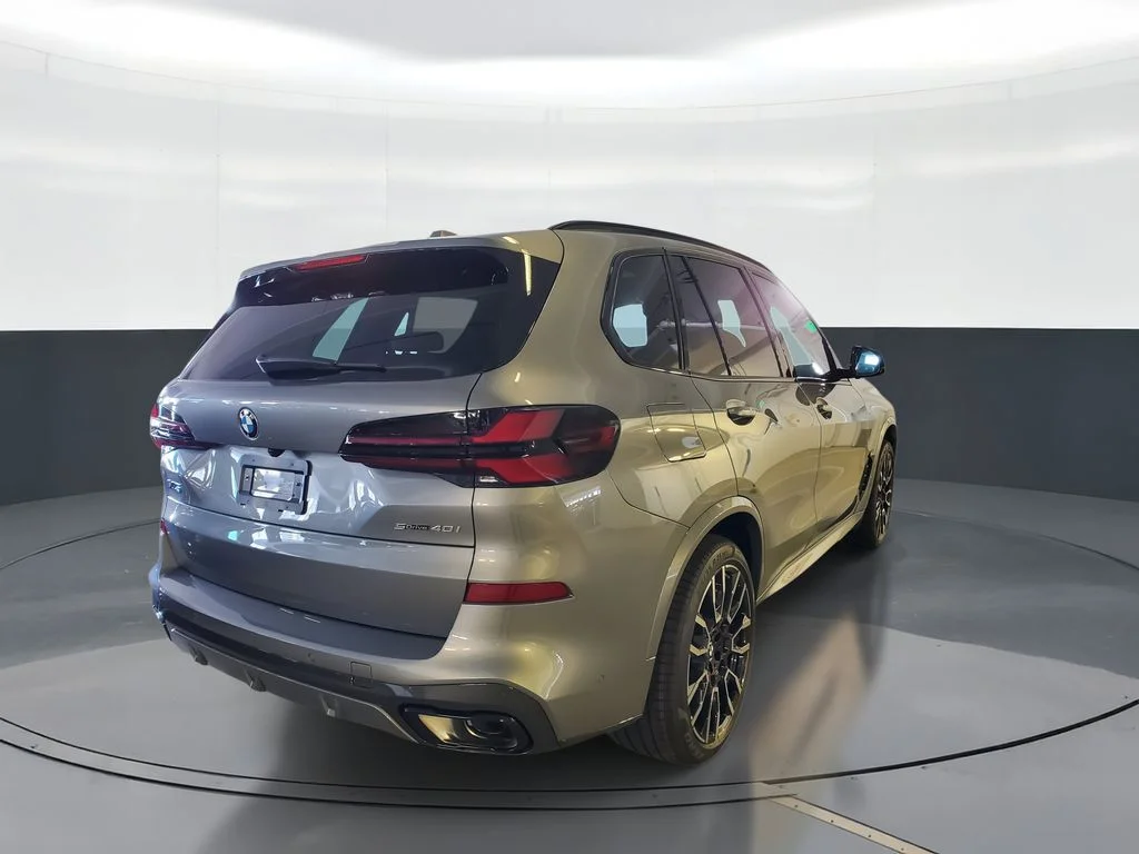 Used 2026 Gray BMW sDrive40i image 3
