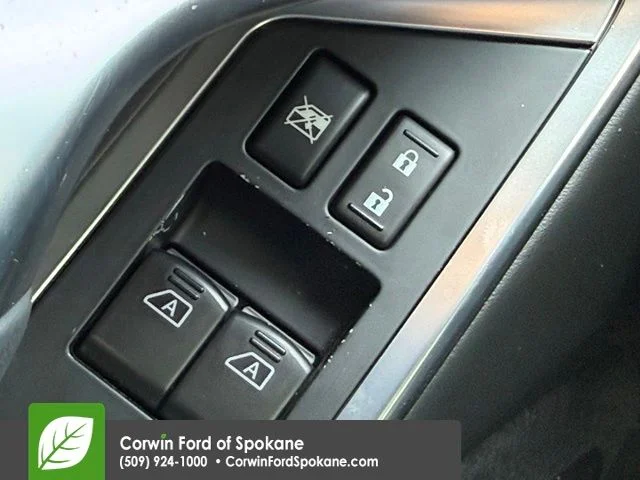 Used 2009 Black Obsidian Nissan Premium image 18