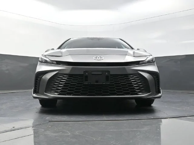 Used 2025  Toyota SE image 32