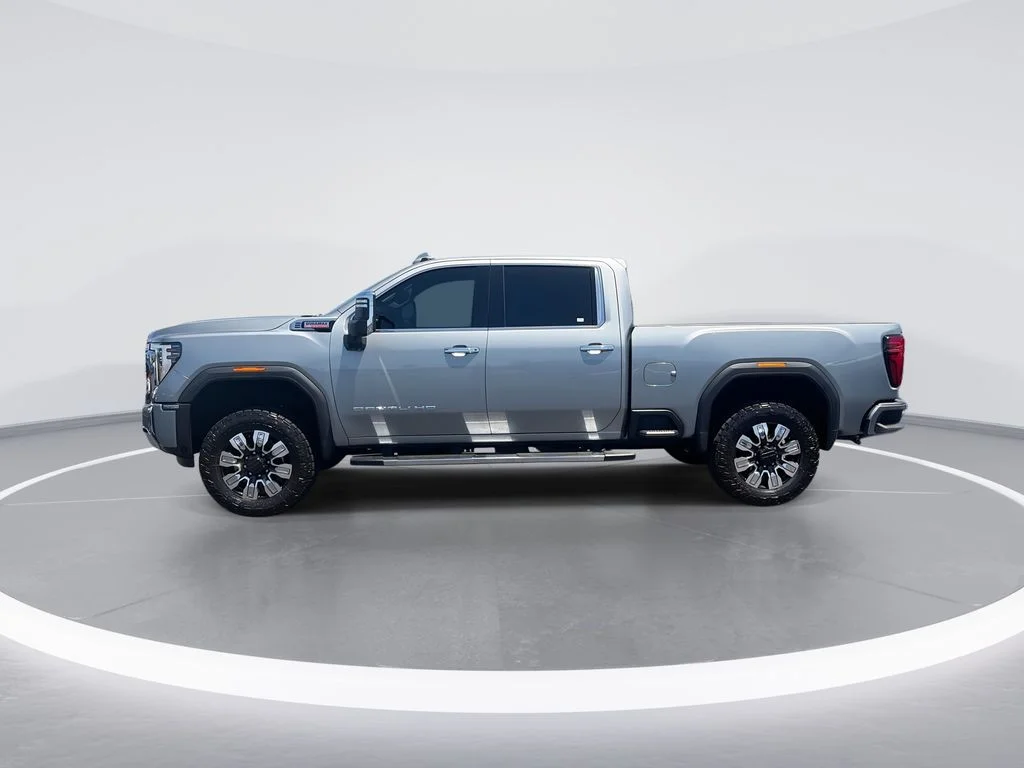 Used 2024 Silver GMC Denali image 5