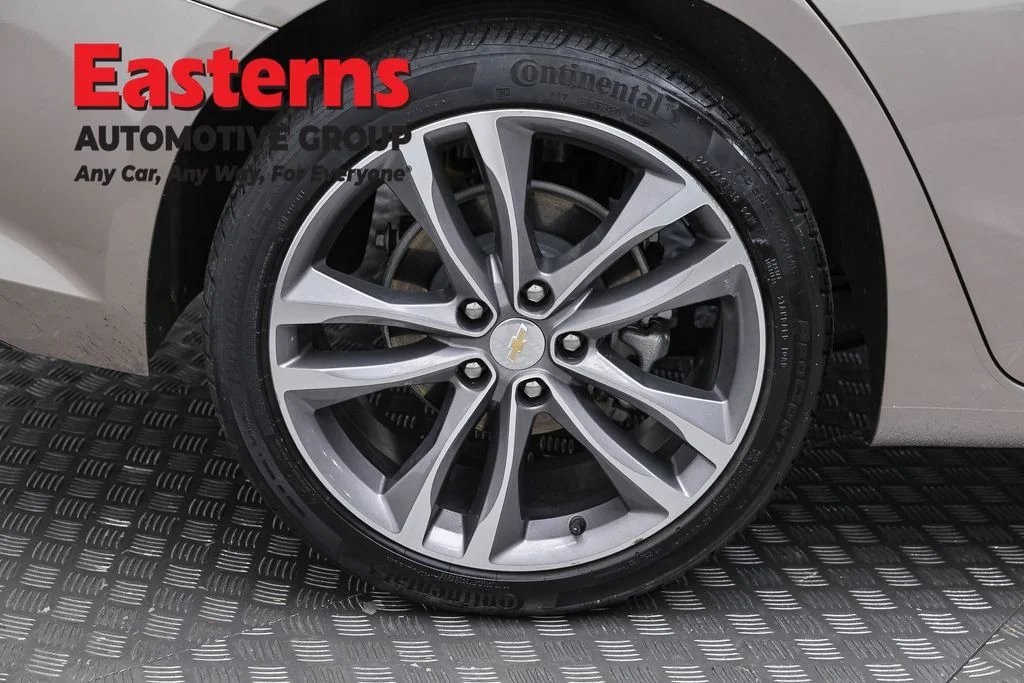 Used 2024 Gray Chevrolet LT image 33