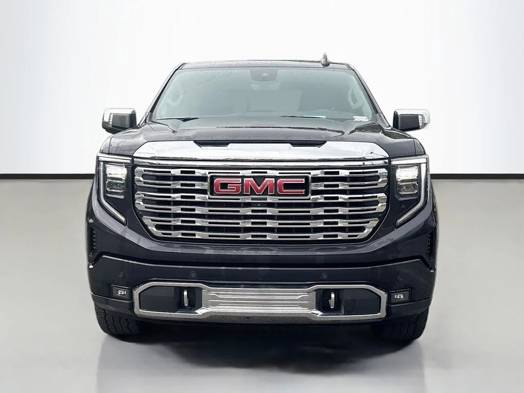 Used 2023 Silver GMC Denali image 3