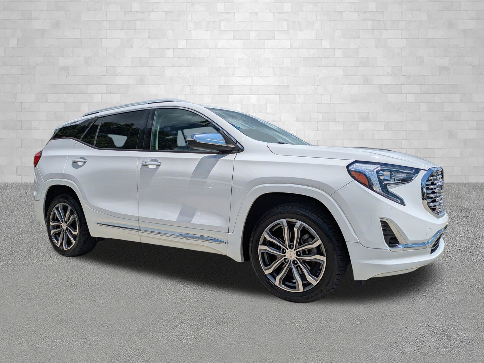 Used 2018 Summit White GMC DENALI image 1