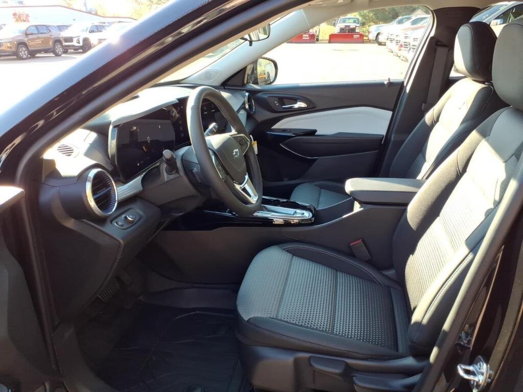 2026 Chevrolet Trax LT - Photo 7