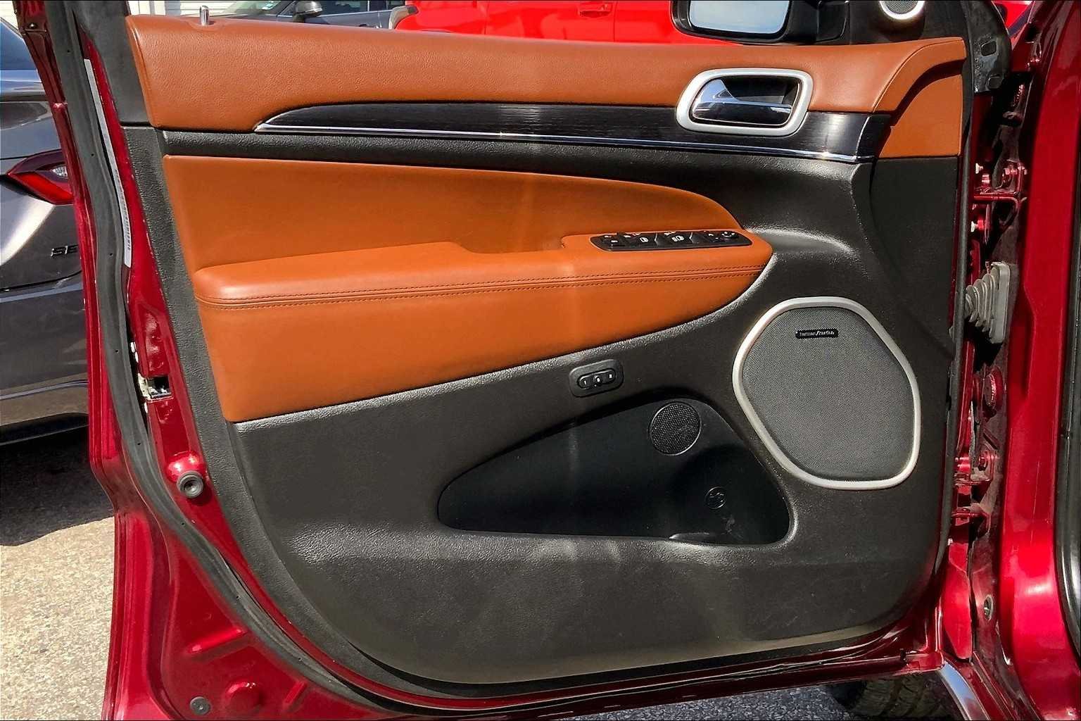 Used 2020 Velvet Red Pearlcoat Jeep Summit image 22