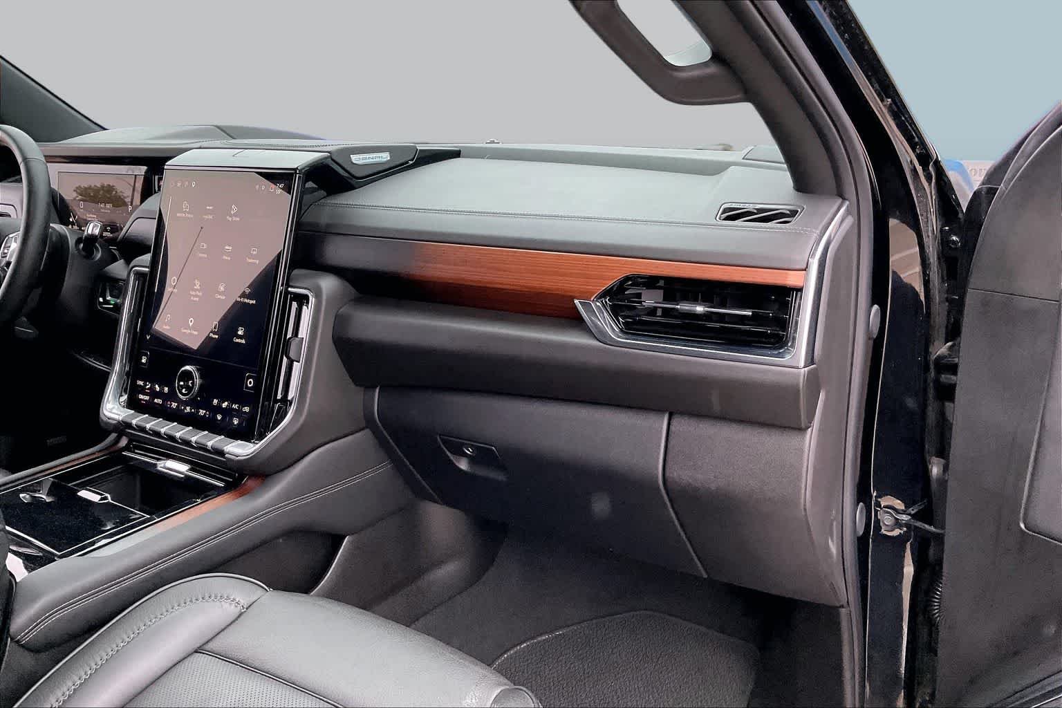 2025 GMC Yukon XL Denali - Photo 16