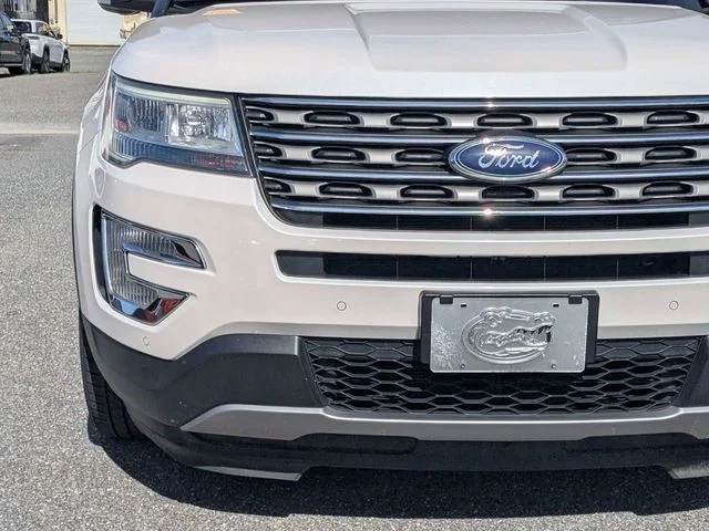 Used 2017 White Ford XLT image 8