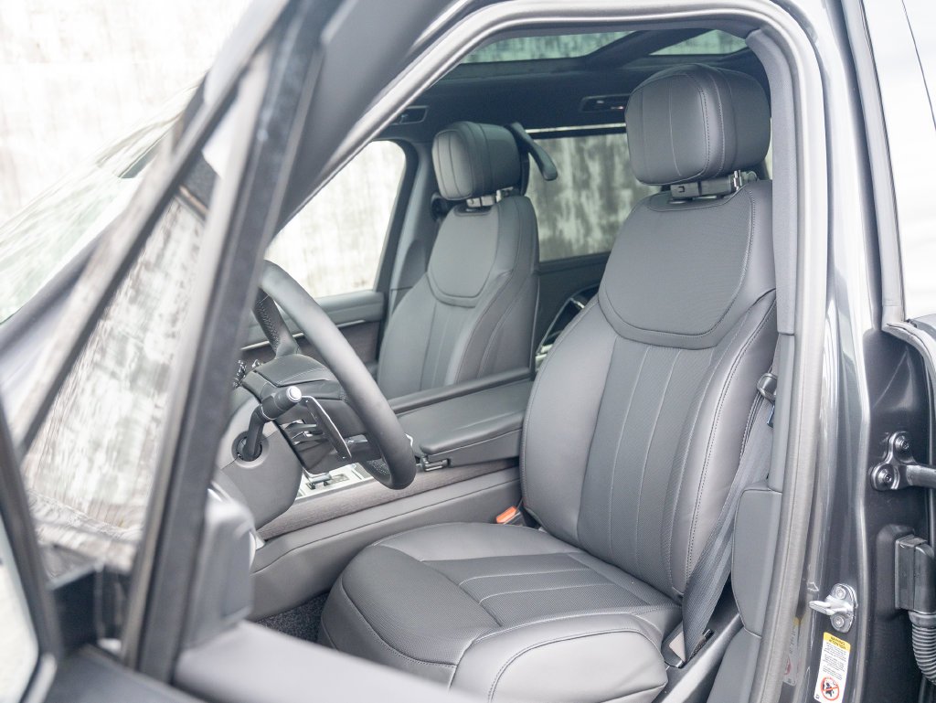 New 2026 Carpathian Grey Land Rover SE image 18