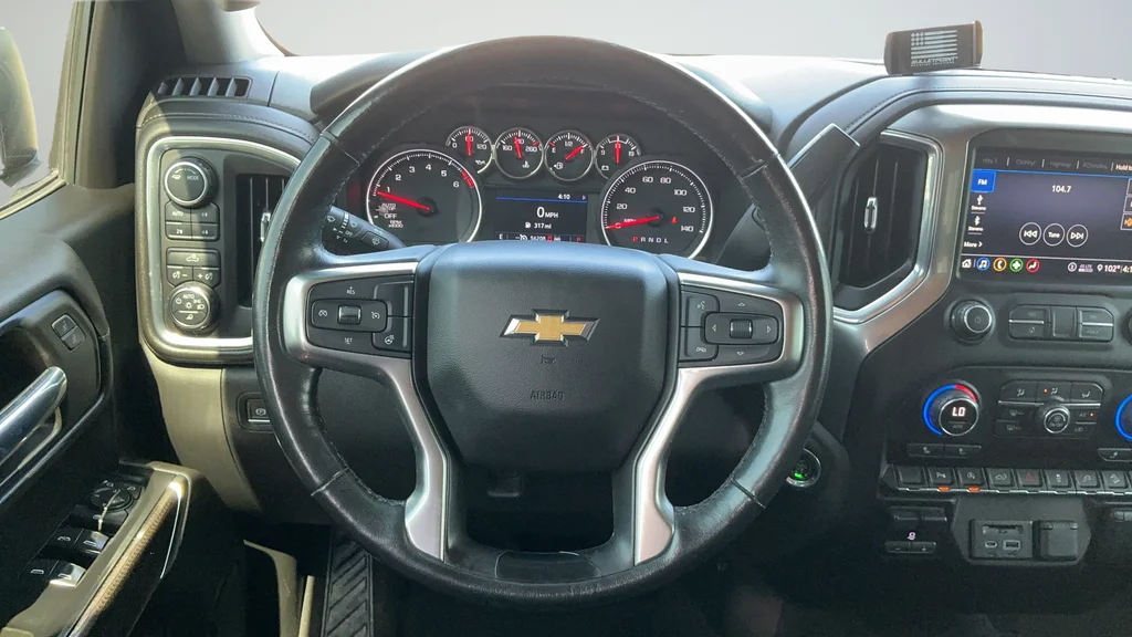 Used 2020 Gray Chevrolet LT image 6