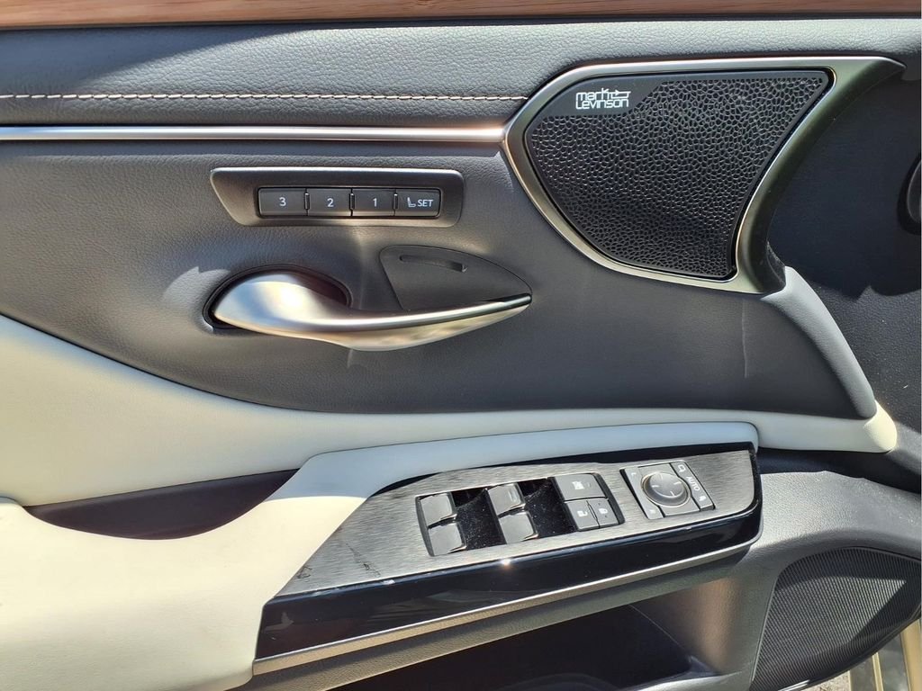 Used 2025 Beige Lexus 350 Ultra Luxury image 25
