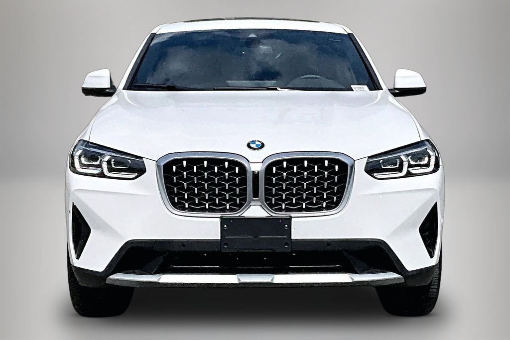 Used 2025 White BMW xDrive30i image 3