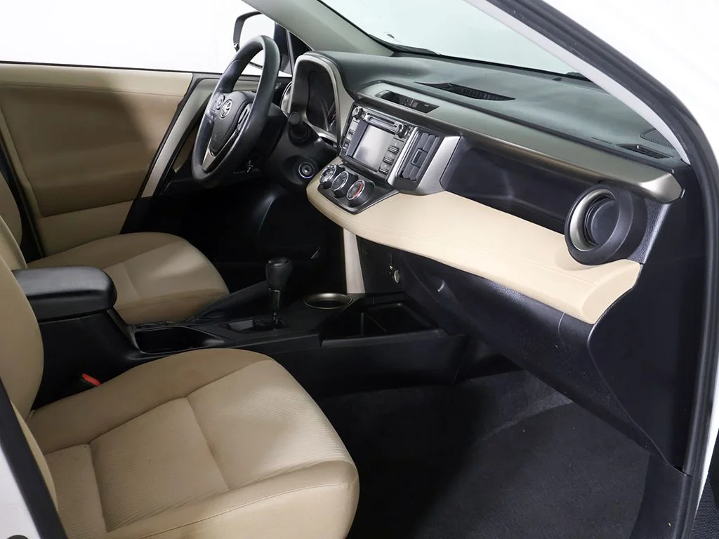 Used 2013 White Toyota LE image 19