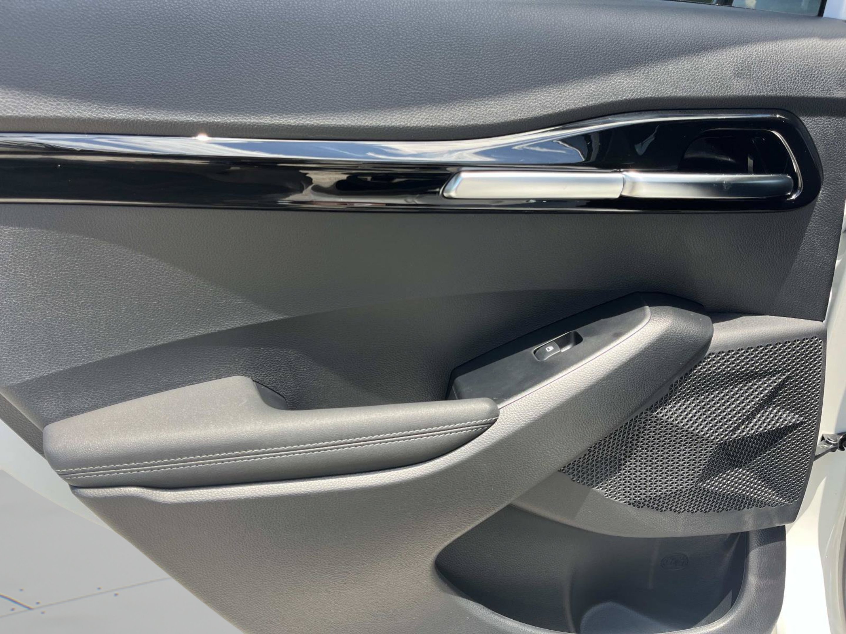 New 2026 Snow White Pearl Kia S image 15