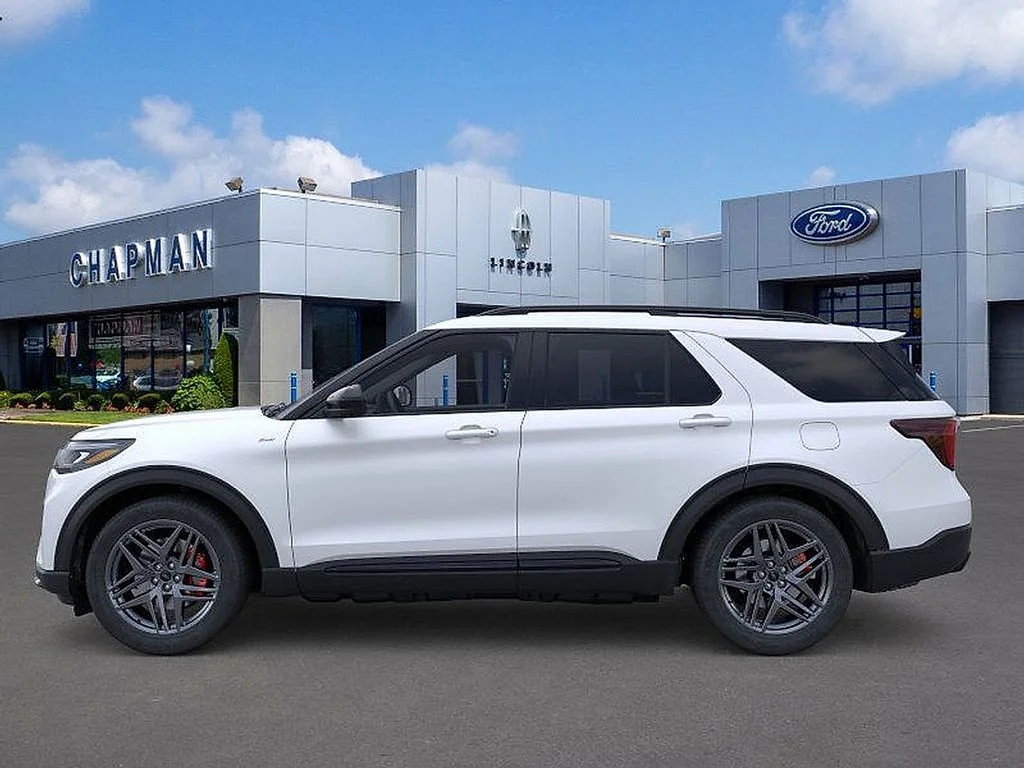 New 2026 Star White Metallic Tri-Coat Ford ST-Line image 3