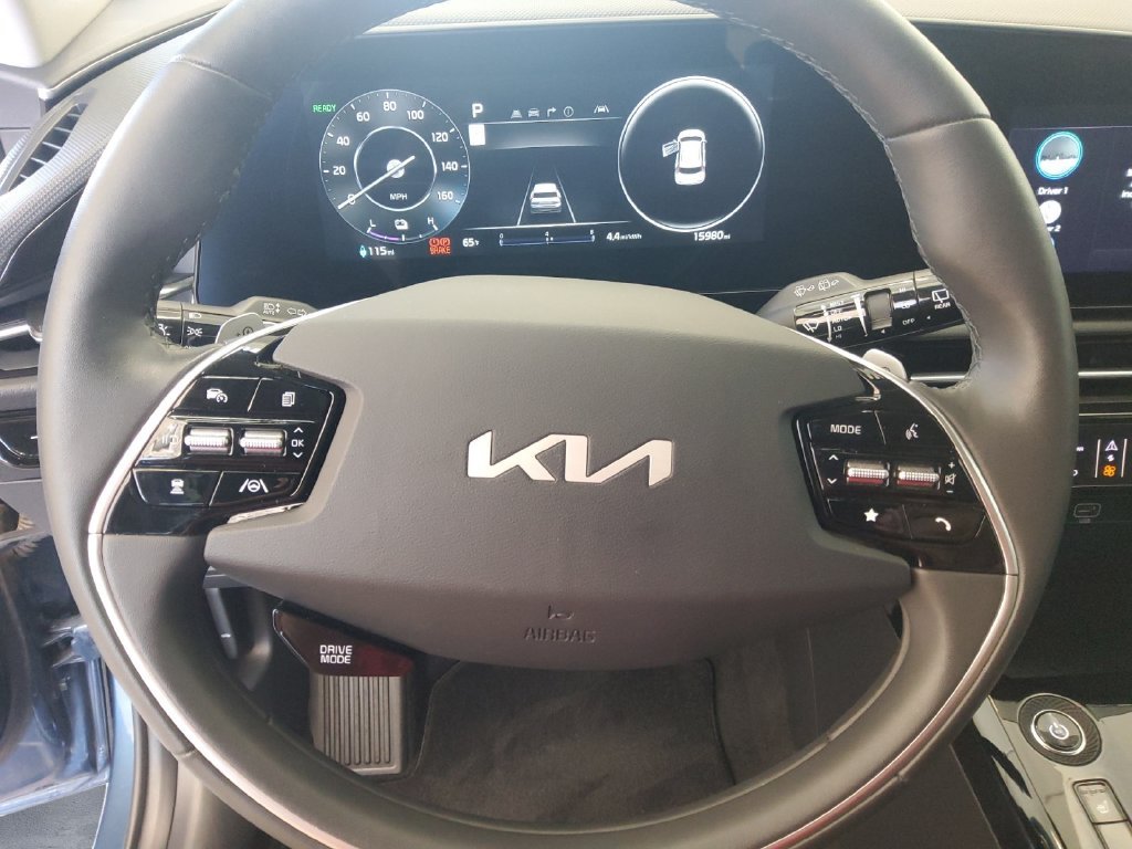 Certified Used 2025 Blue Kia Wind image 9