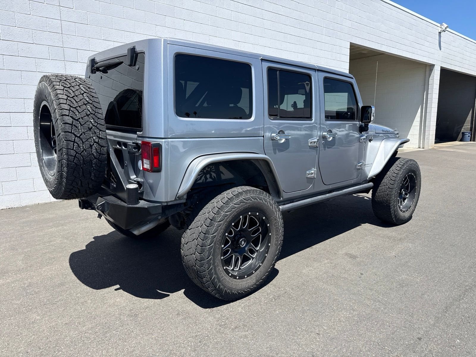 Used 2017 Silver Jeep Unlimited Rubicon image 4