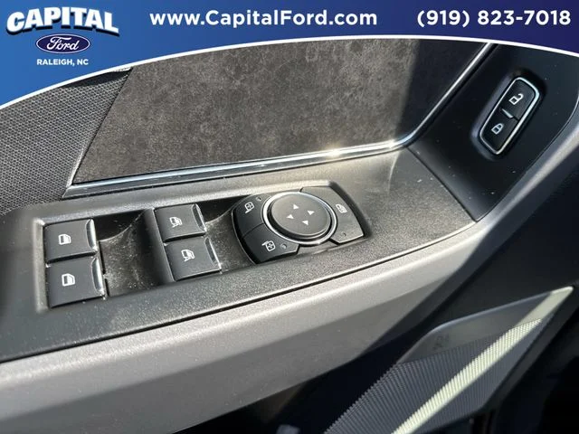 Used 2025 Blue Ford XLT image 21