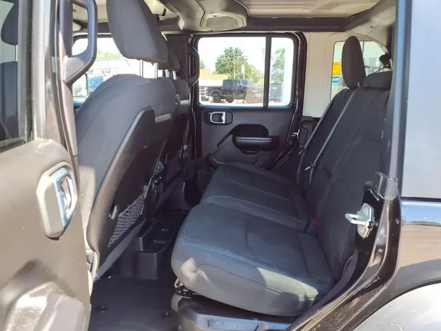 Used 2024  Jeep Rubicon image 20