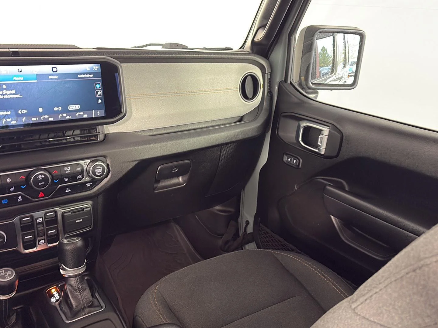Used 2024 Earl Clearcoat Jeep Sport S image 19